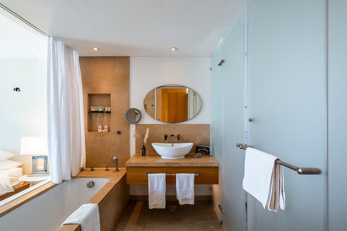 סוויטת ג"וניור  בריכה