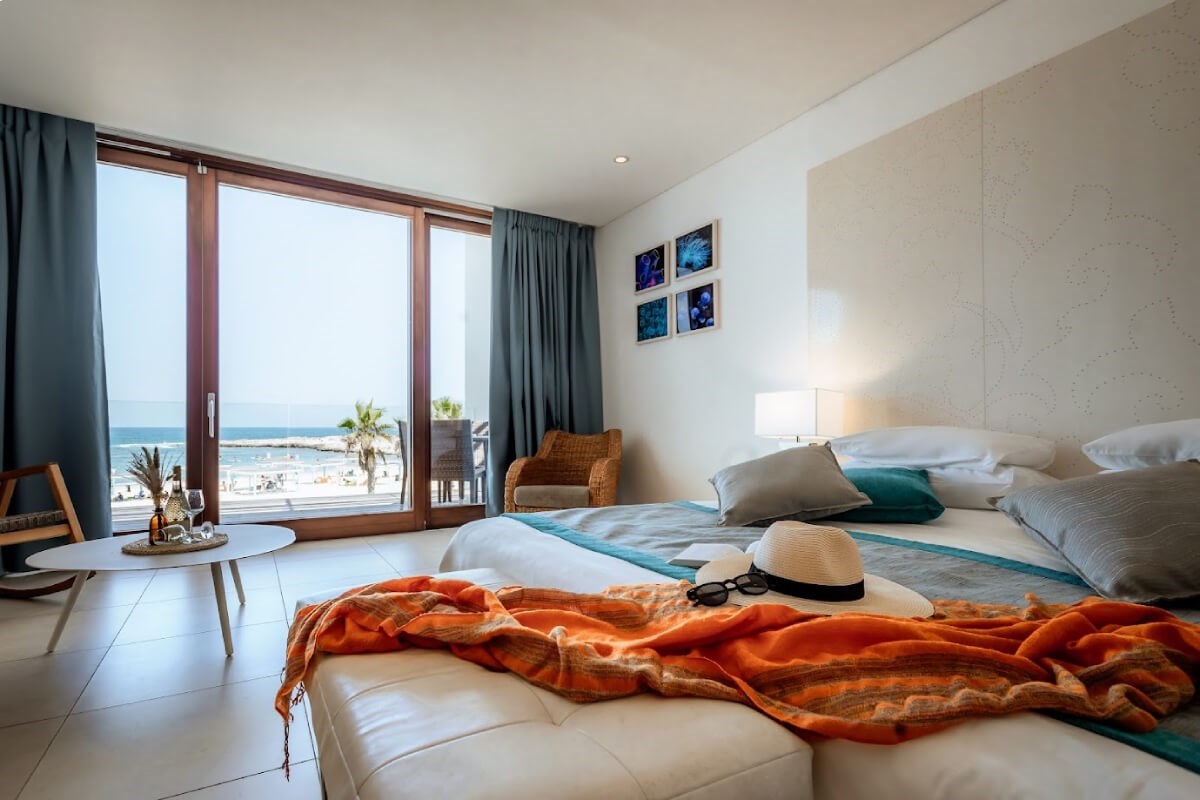 סוויטת ג"וניור  בריכה