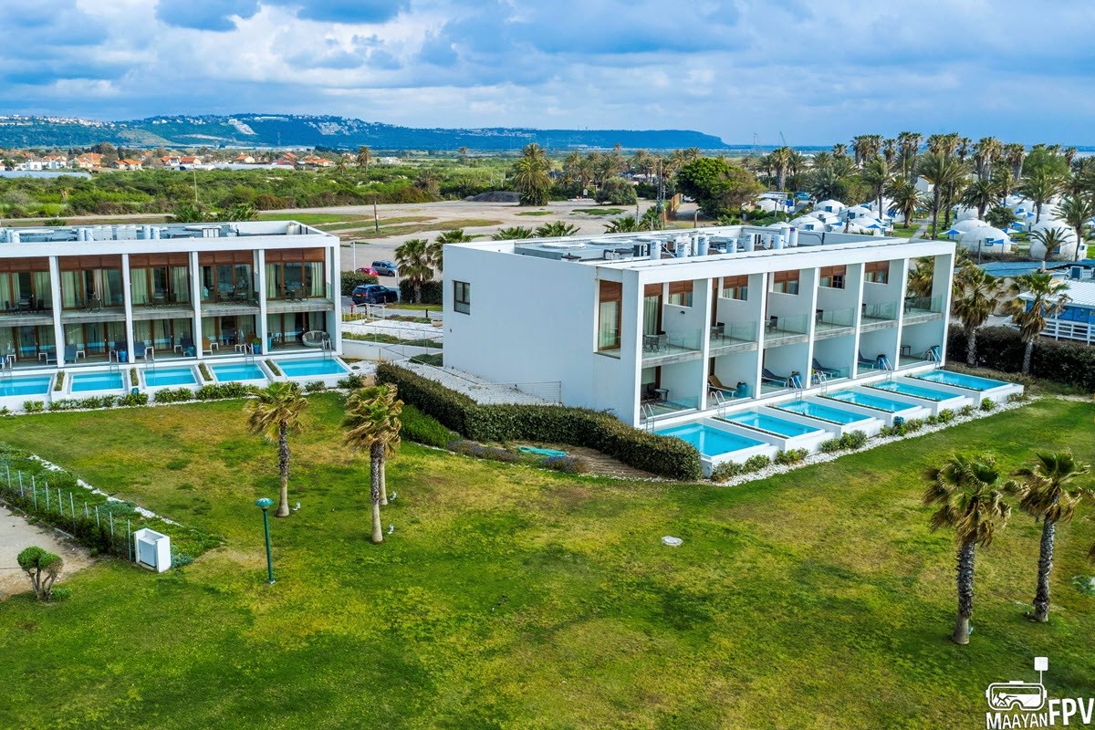 מלון חוף נחשולים